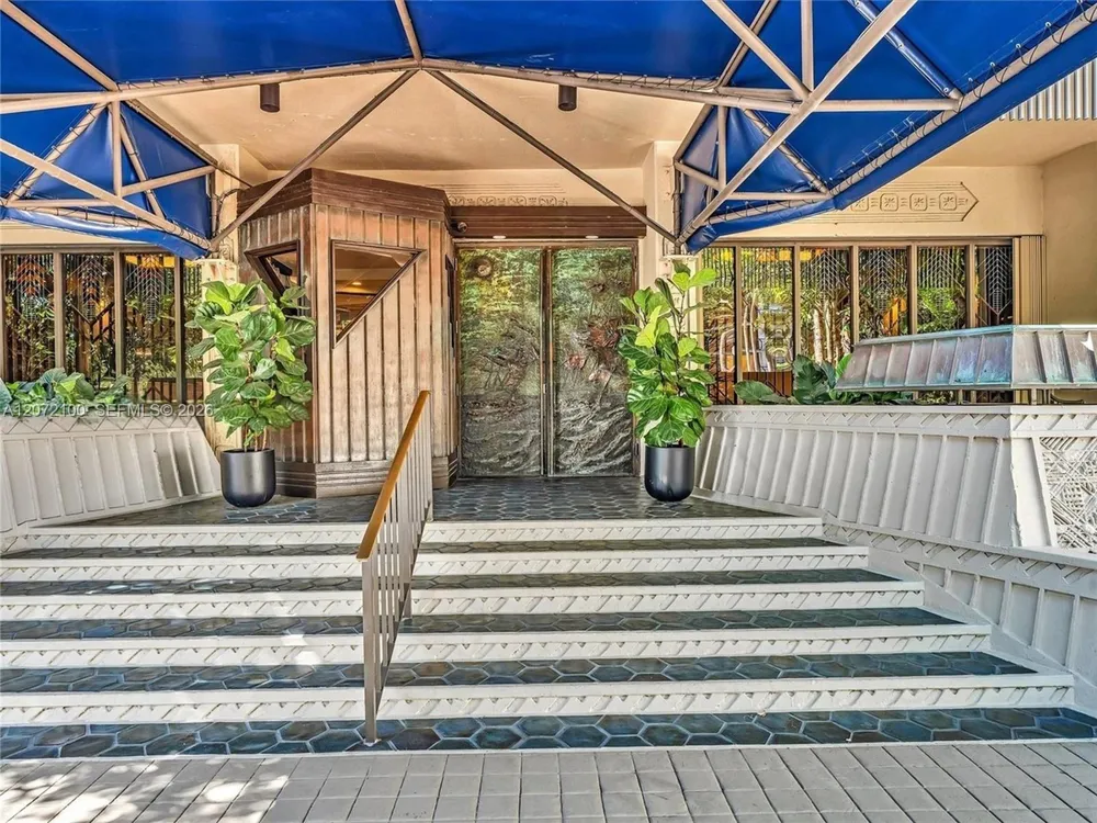 2901 S Bayshore Drive #1B Miami, FL 33133