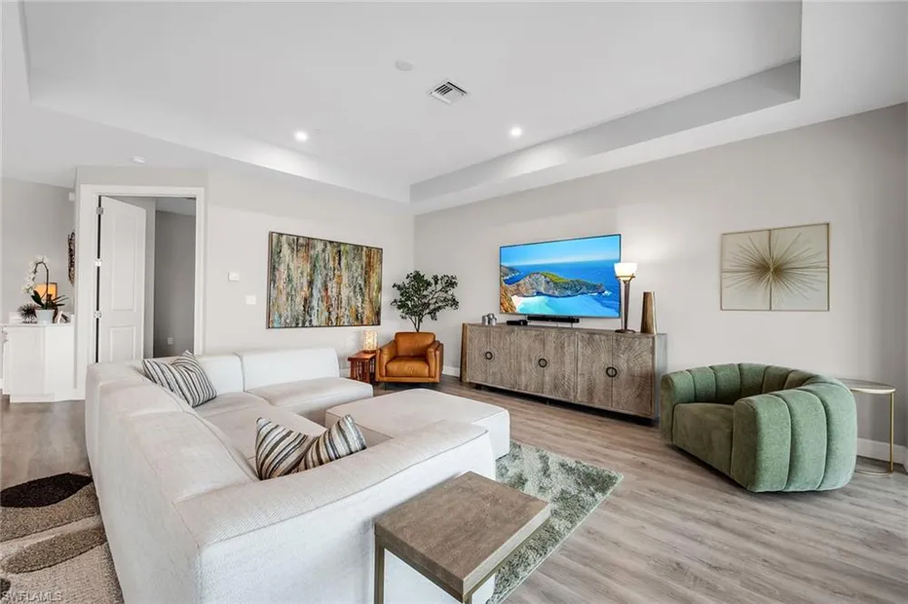 233 Indies Drive E #201 Naples, FL 34114