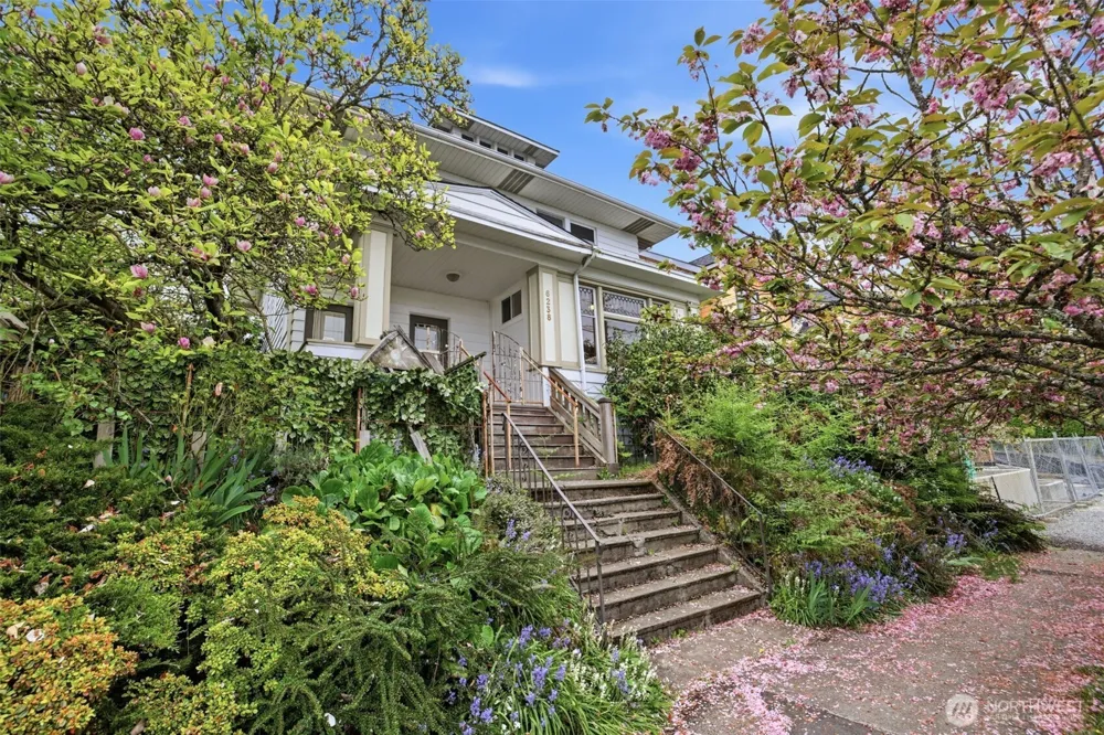 6238 Woodlawn Avenue Seattle, WA 98103