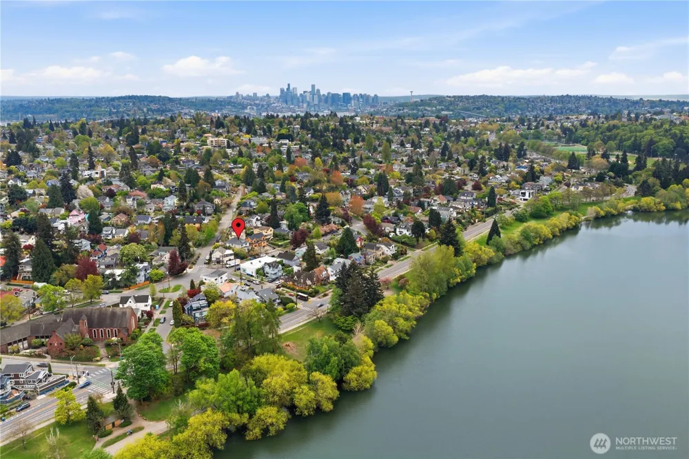 6238 Woodlawn Avenue Seattle, WA 98103