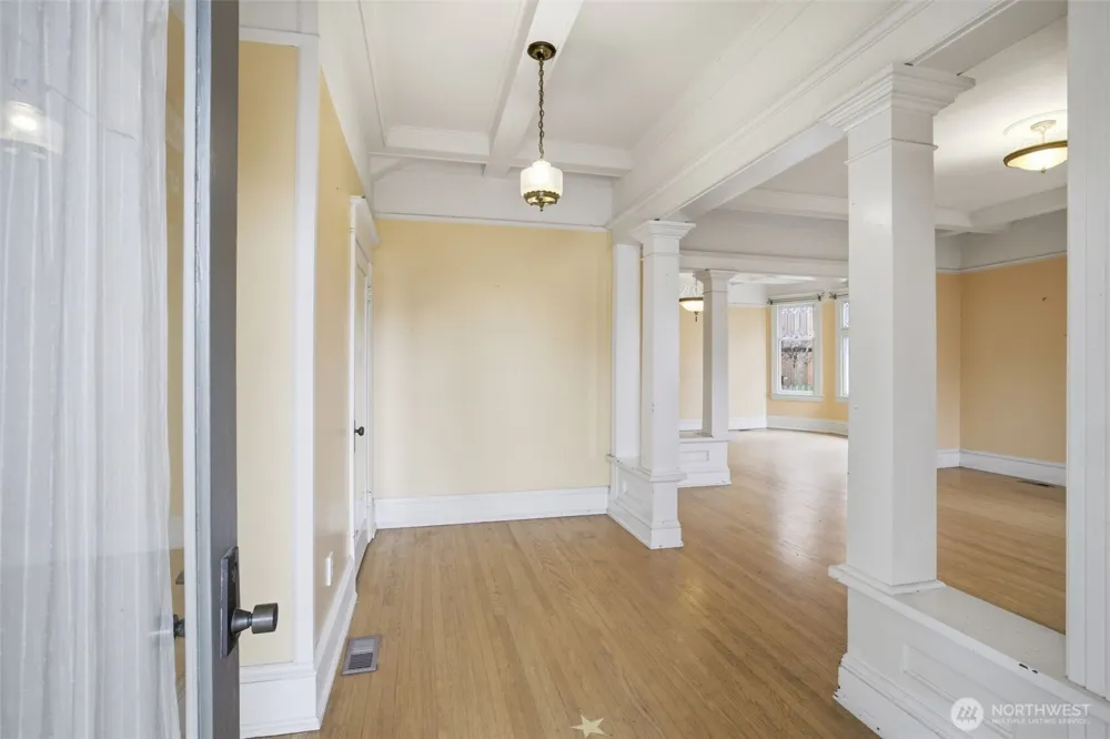 6238 Woodlawn Avenue Seattle, WA 98103