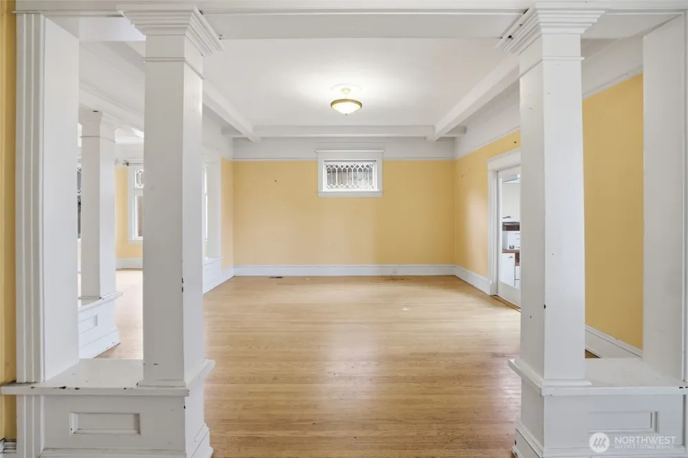 6238 Woodlawn Avenue Seattle, WA 98103