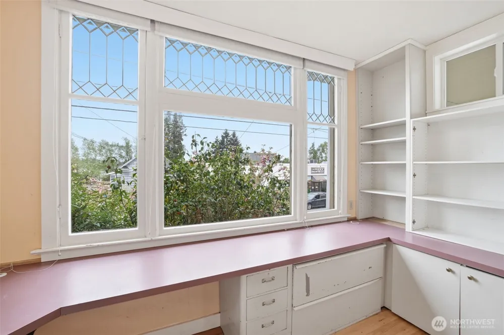 6238 Woodlawn Avenue Seattle, WA 98103