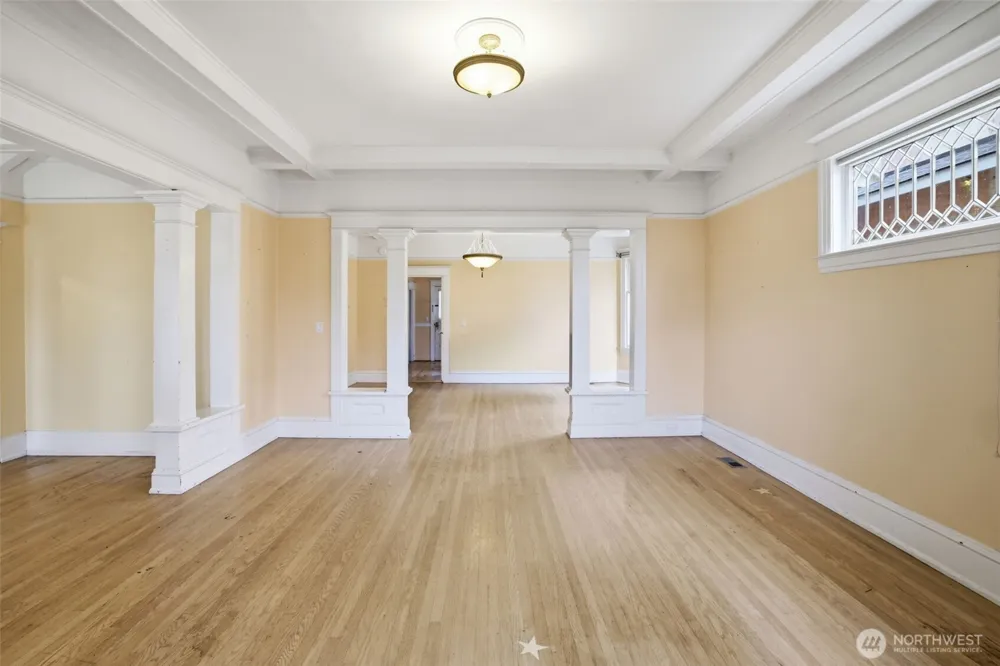 6238 Woodlawn Avenue Seattle, WA 98103