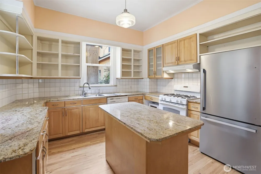 6238 Woodlawn Avenue Seattle, WA 98103