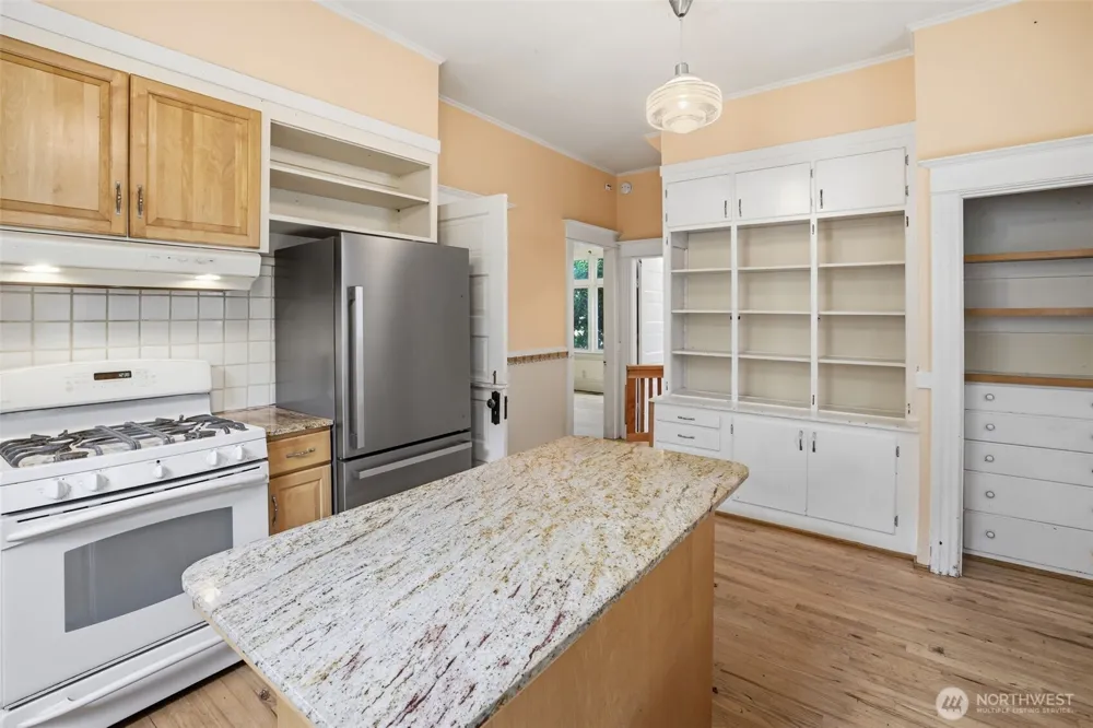 6238 Woodlawn Avenue Seattle, WA 98103
