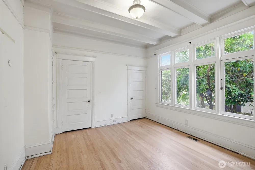 6238 Woodlawn Avenue Seattle, WA 98103