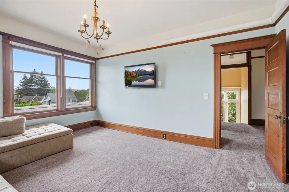 6238 Woodlawn Avenue Seattle, WA 98103