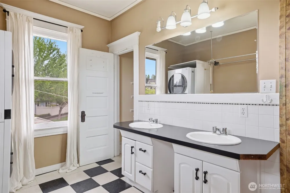 6238 Woodlawn Avenue Seattle, WA 98103