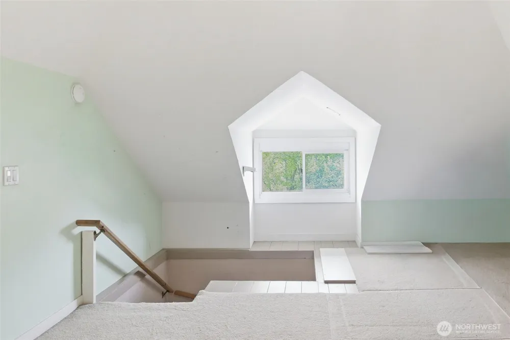 6238 Woodlawn Avenue Seattle, WA 98103
