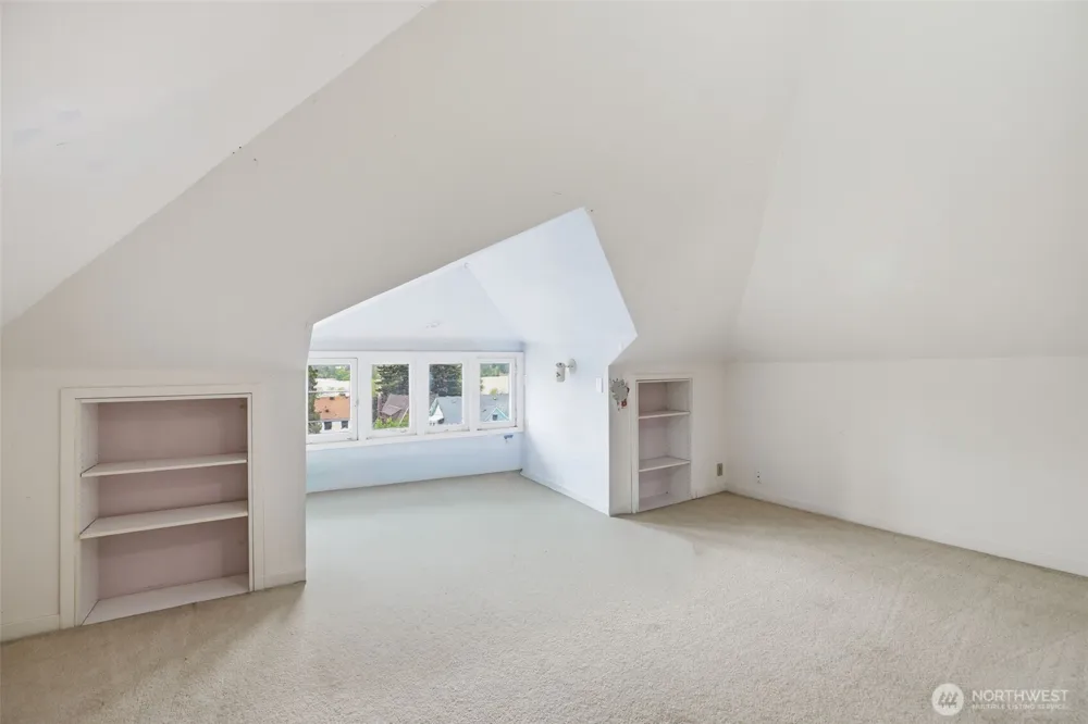 6238 Woodlawn Avenue Seattle, WA 98103