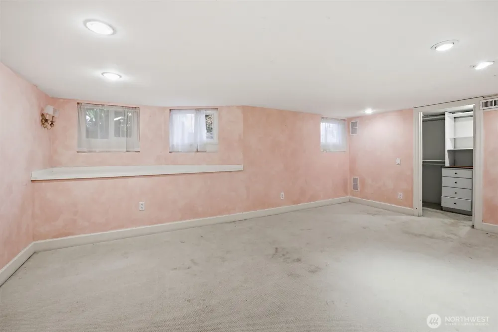 6238 Woodlawn Avenue Seattle, WA 98103