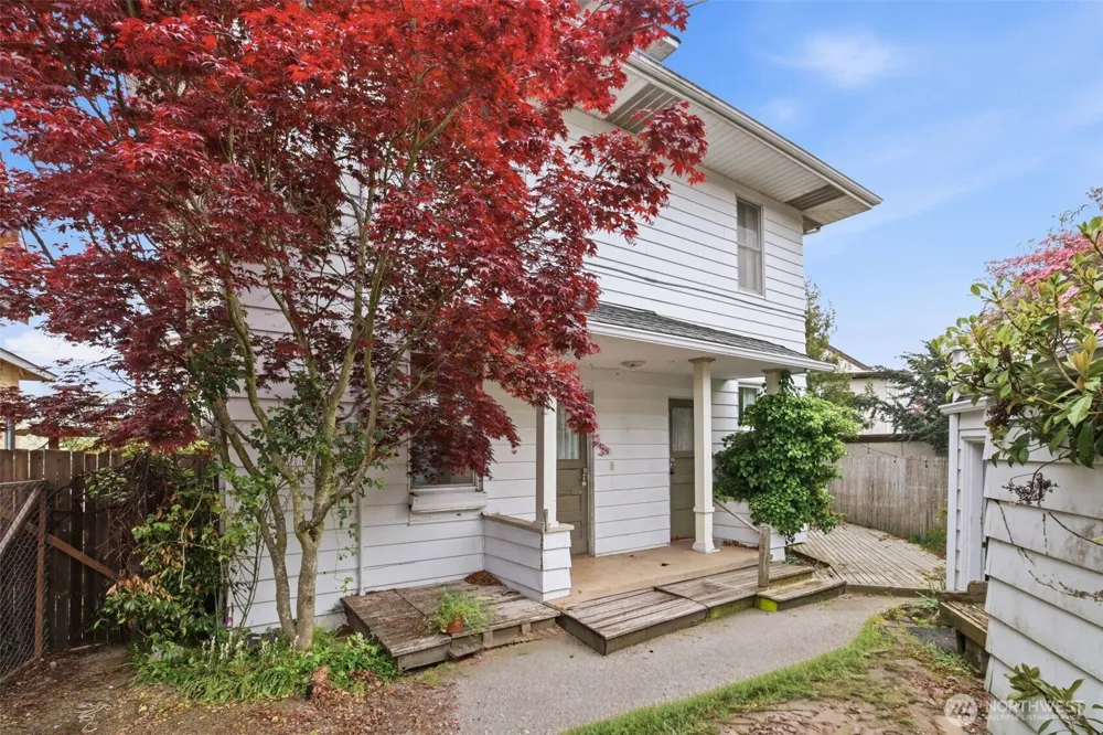 6238 Woodlawn Avenue Seattle, WA 98103