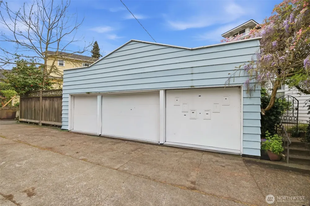 6238 Woodlawn Avenue Seattle, WA 98103