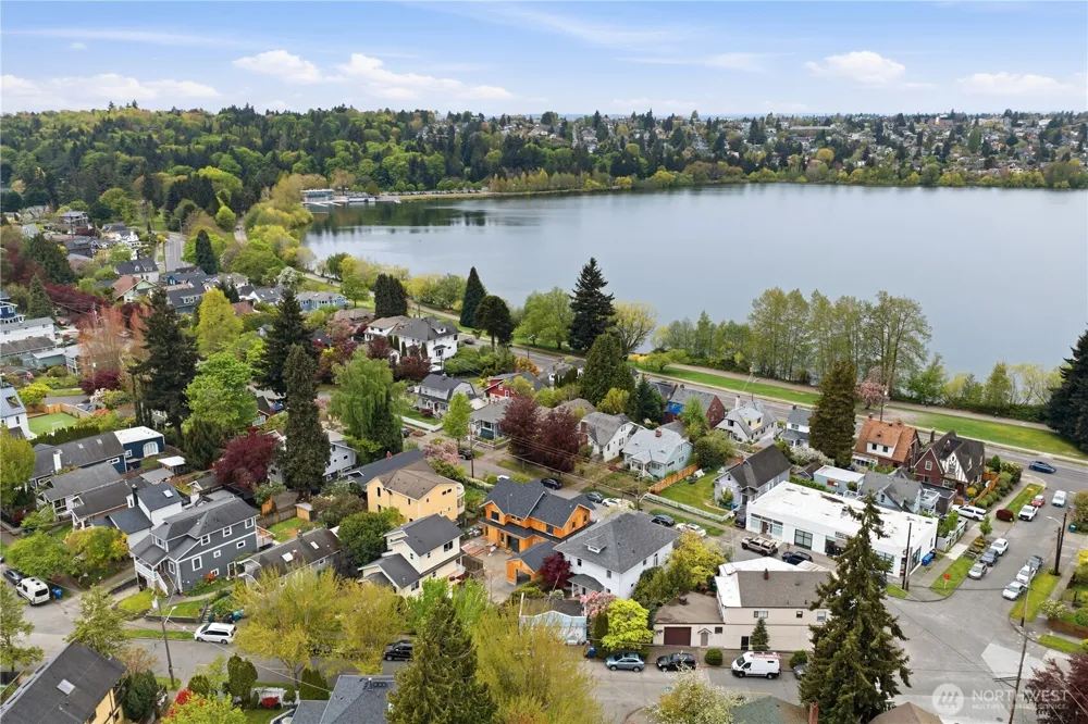 6238 Woodlawn Avenue Seattle, WA 98103