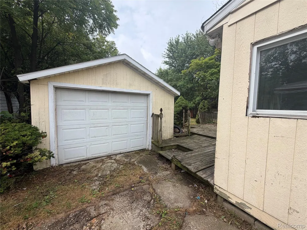 3320 Leith Street Flint City, MI 48506
