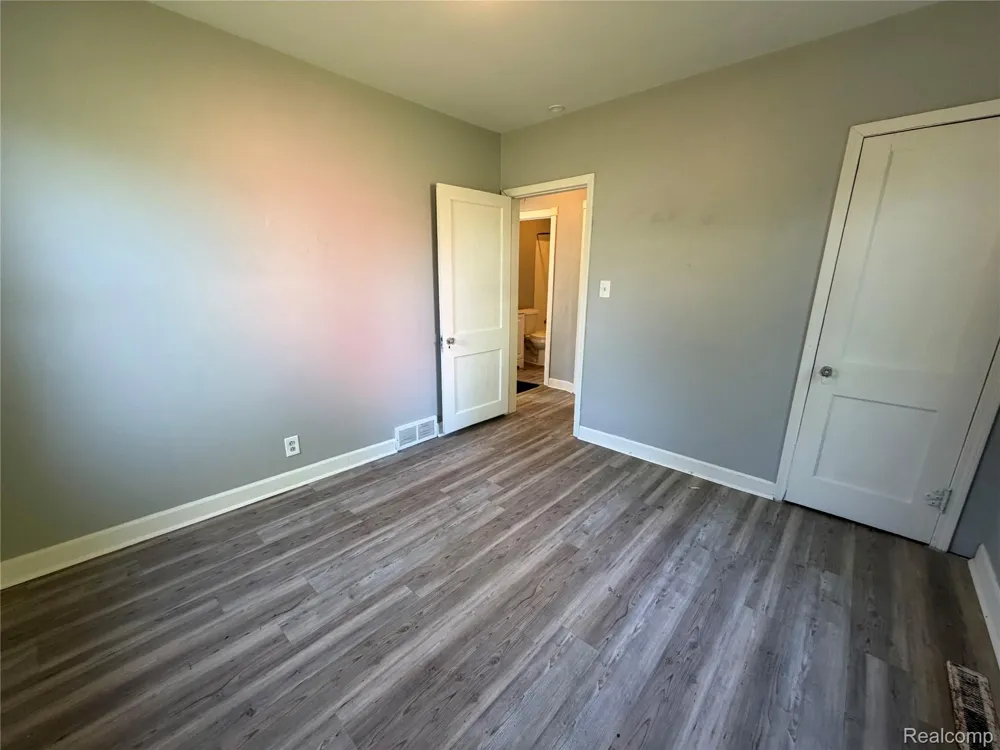 3320 Leith Street Flint City, MI 48506