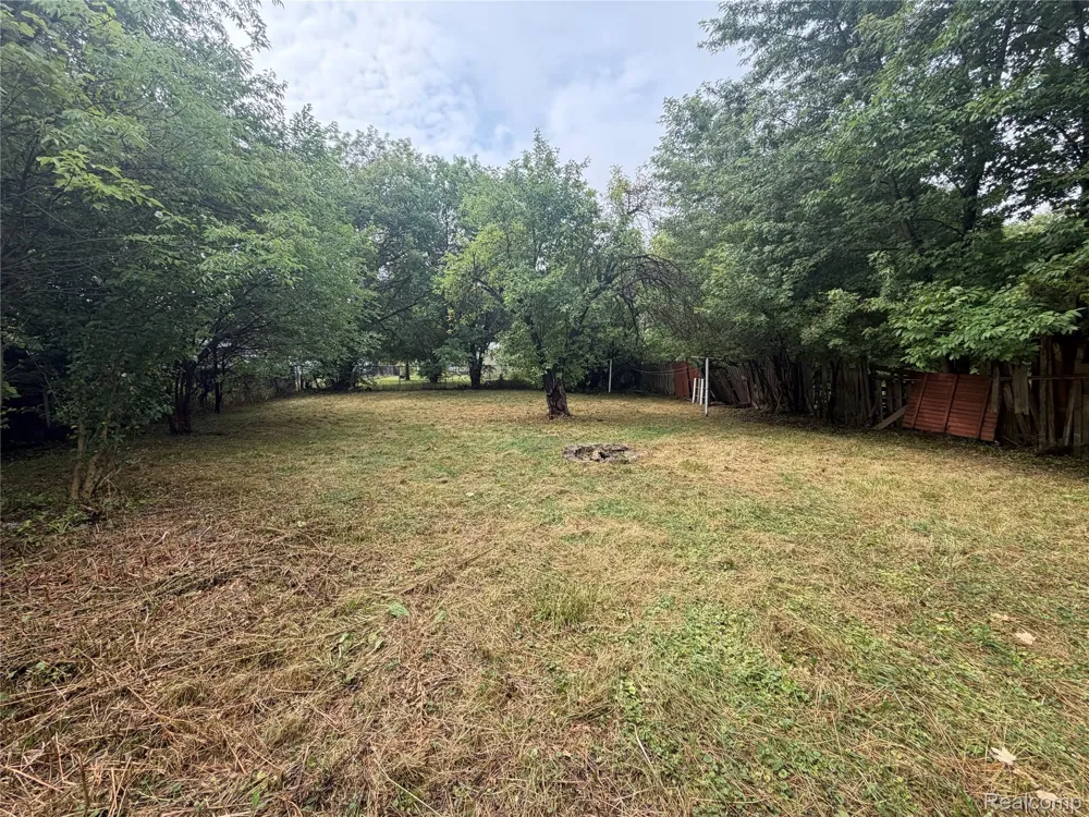 3320 Leith Street Flint City, MI 48506