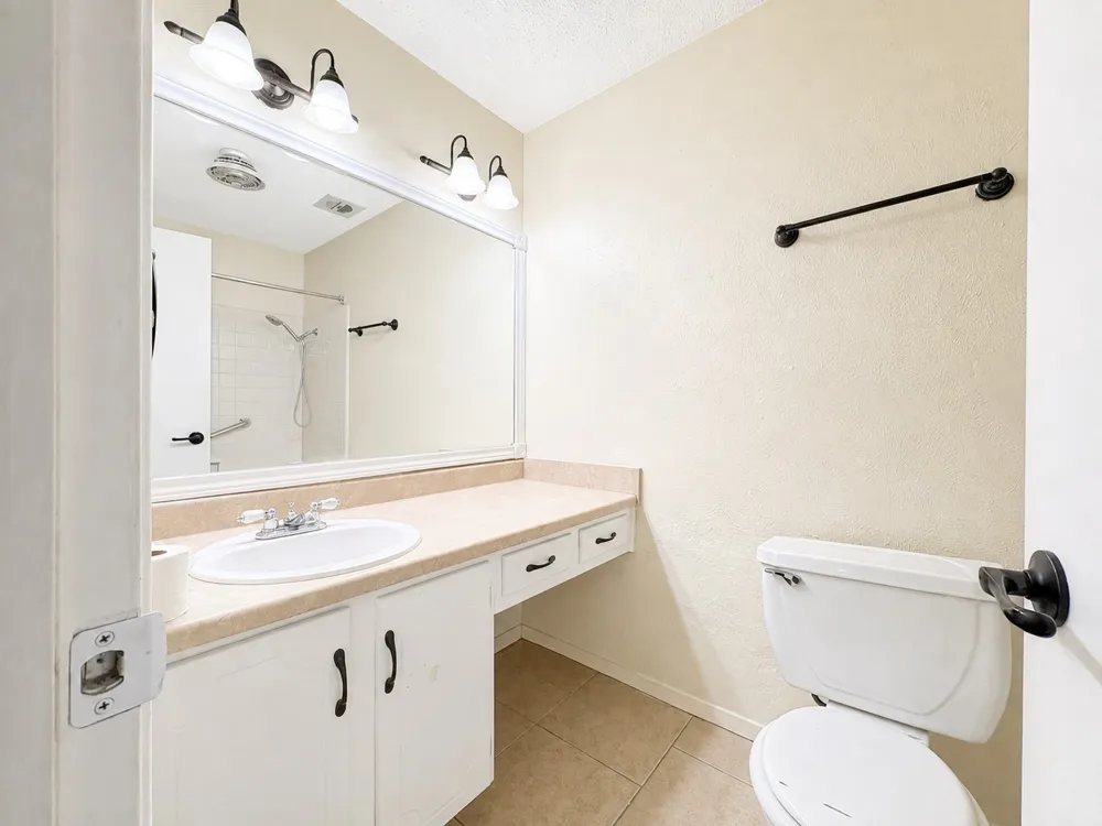 2025 Meadow Glen Irving, TX 75060