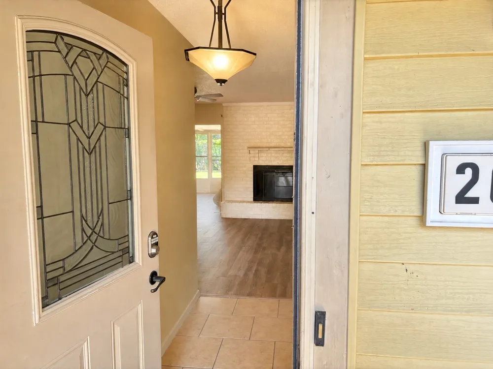2025 Meadow Glen Irving, TX 75060