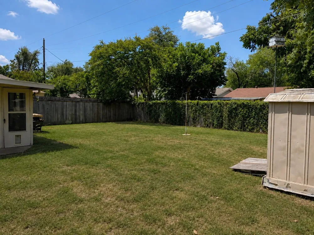 2025 Meadow Glen Irving, TX 75060