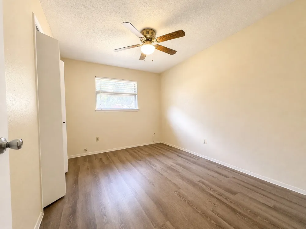 2025 Meadow Glen Irving, TX 75060