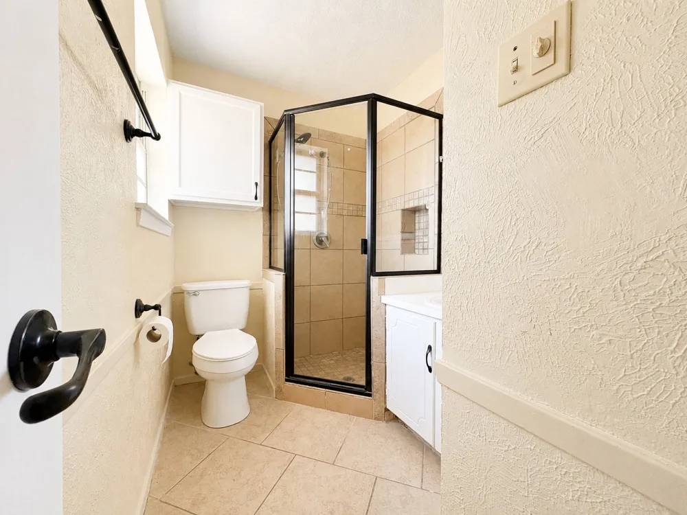 2025 Meadow Glen Irving, TX 75060