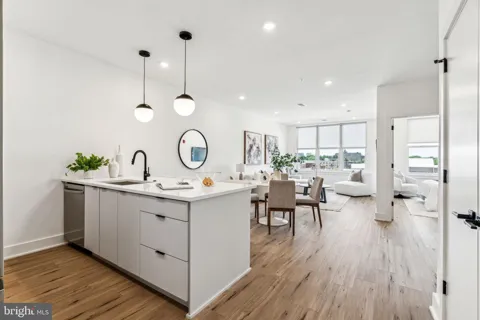 139 W CHELTEN AVENUE #405