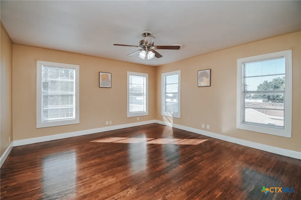 1503 E Virginia Avenue Victoria, TX 77901