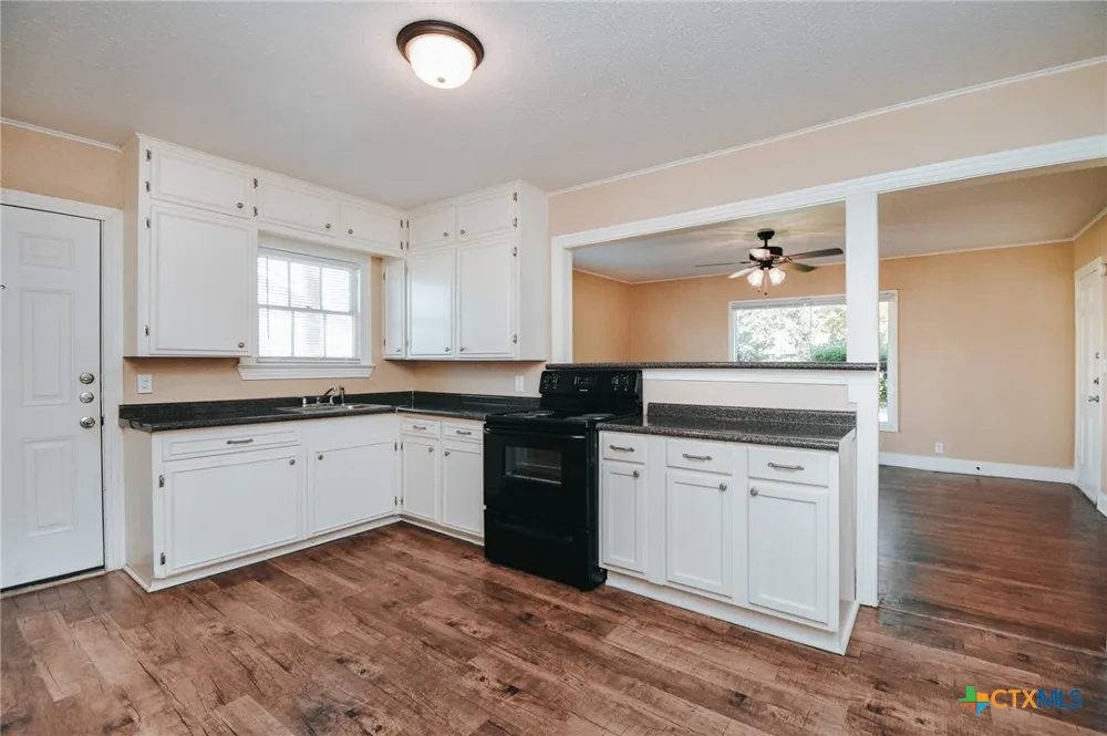 1503 E Virginia Avenue Victoria, TX 77901