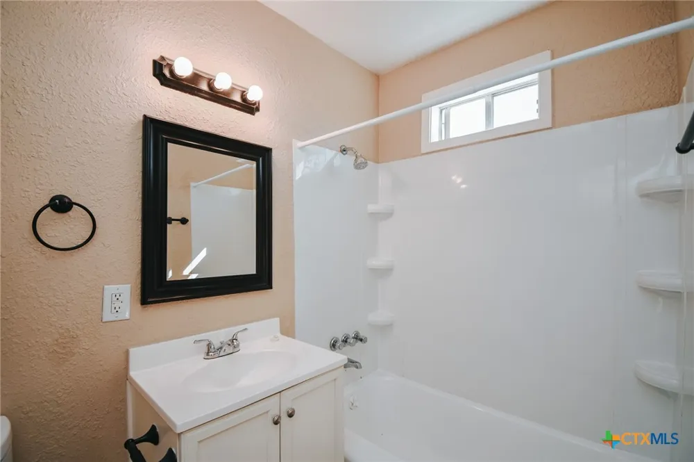 1503 E Virginia Avenue Victoria, TX 77901