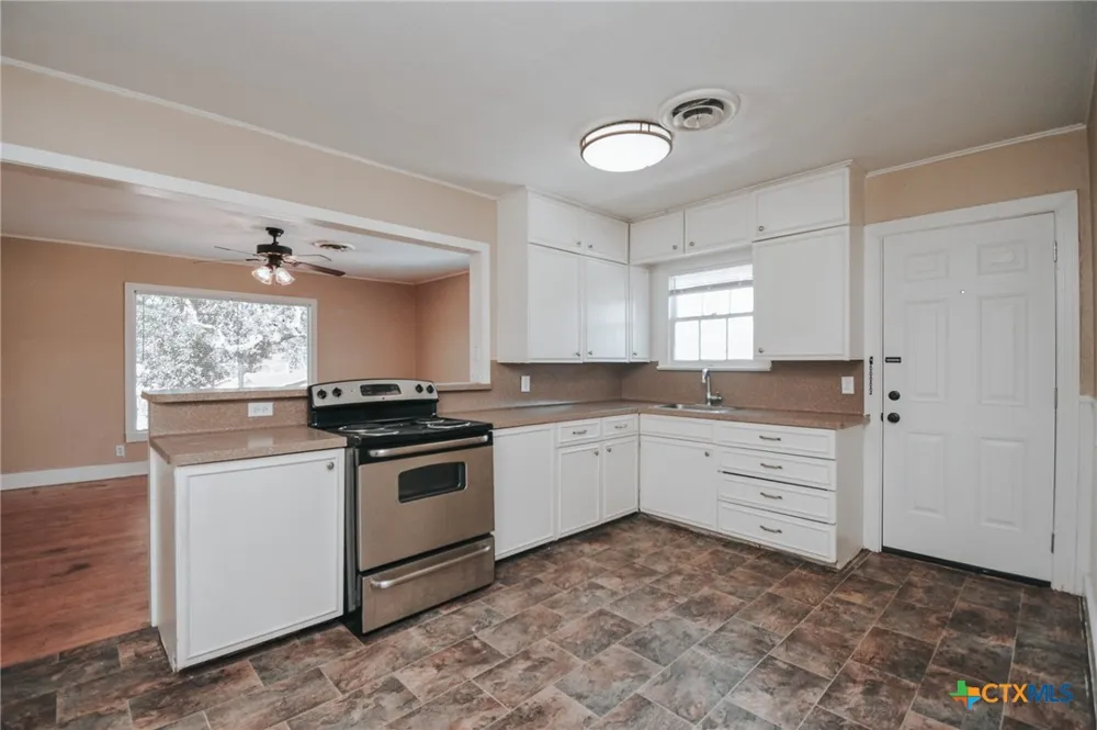 1503 E Virginia Avenue Victoria, TX 77901