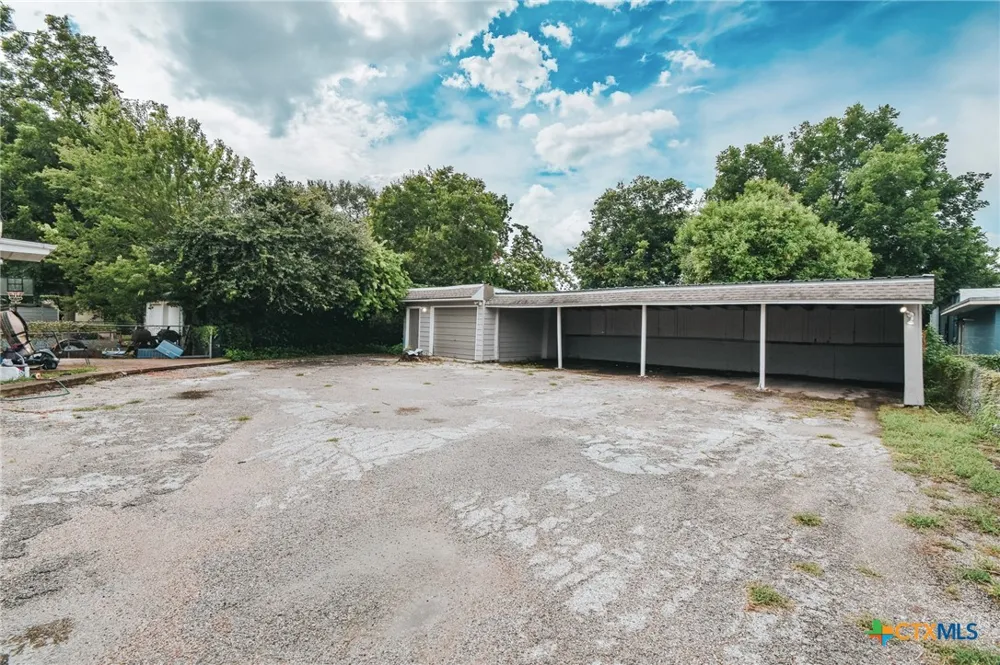 1503 E Virginia Avenue Victoria, TX 77901