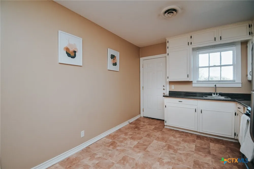 1503 E Virginia Avenue Victoria, TX 77901