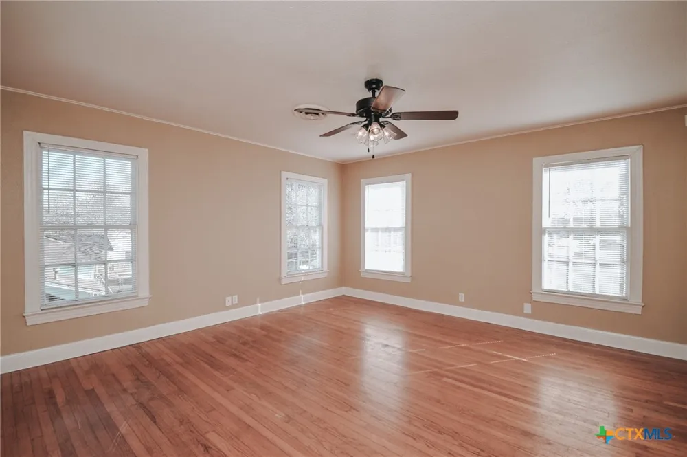 1503 E Virginia Avenue Victoria, TX 77901