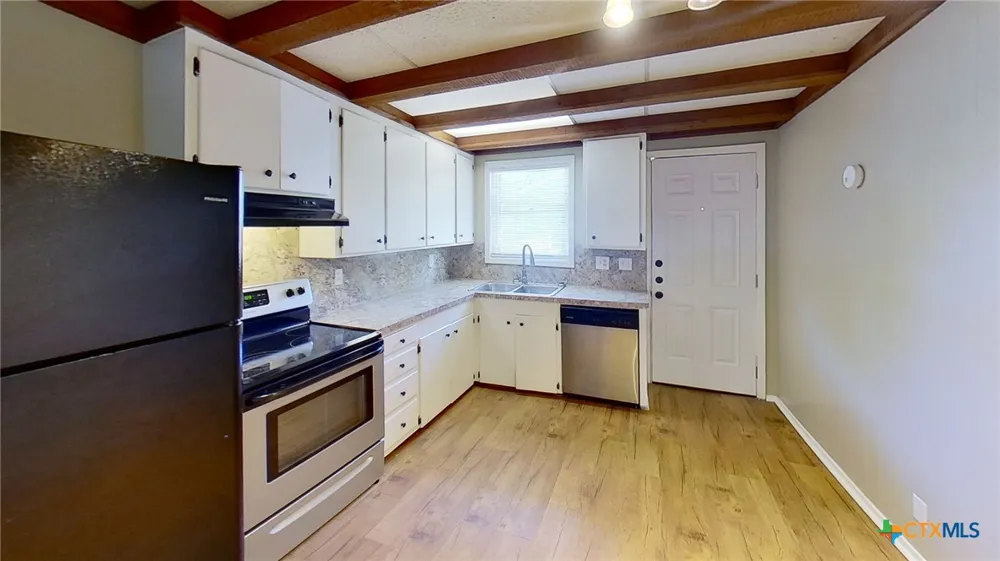 1503 E Virginia Avenue Victoria, TX 77901