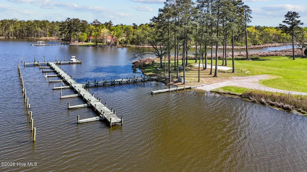 646 Creek Drive Belhaven, NC 27810
