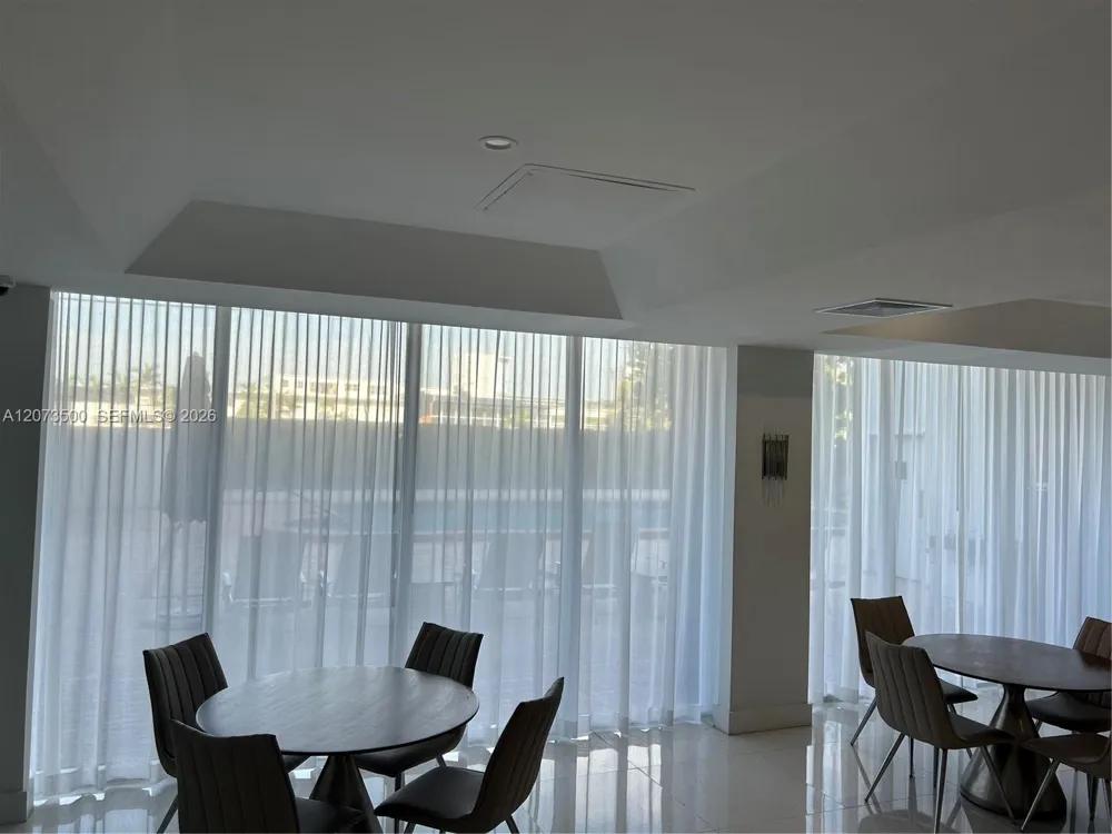 6450 Collins Ave #707 Miami Beach, FL 33141