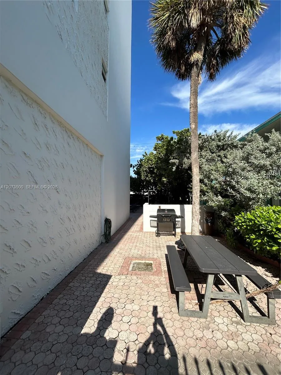 6450 Collins Ave #707 Miami Beach, FL 33141