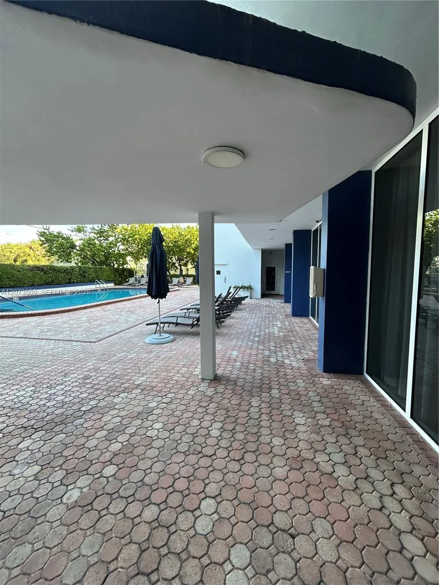 6450 Collins Ave #707 Miami Beach, FL 33141