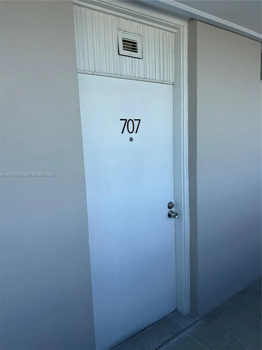 6450 Collins Ave #707 Miami Beach, FL 33141