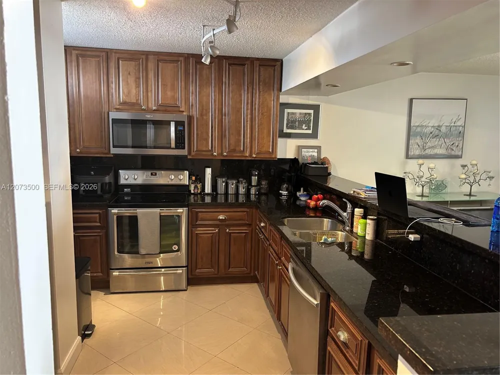 6450 Collins Ave #707 Miami Beach, FL 33141