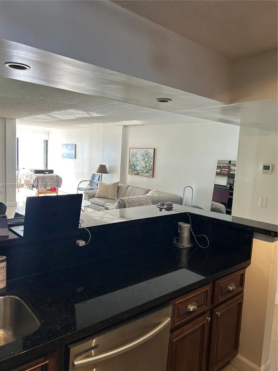 6450 Collins Ave #707 Miami Beach, FL 33141