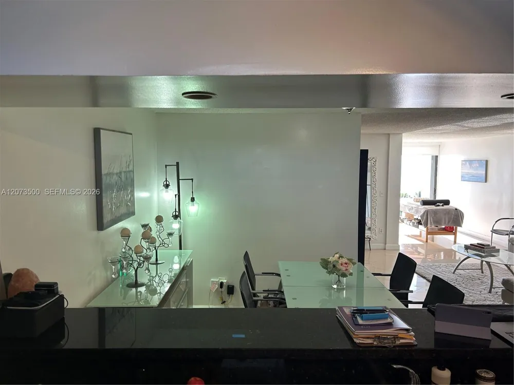 6450 Collins Ave #707 Miami Beach, FL 33141