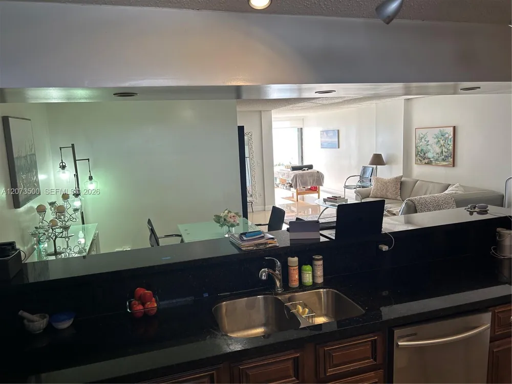 6450 Collins Ave #707 Miami Beach, FL 33141