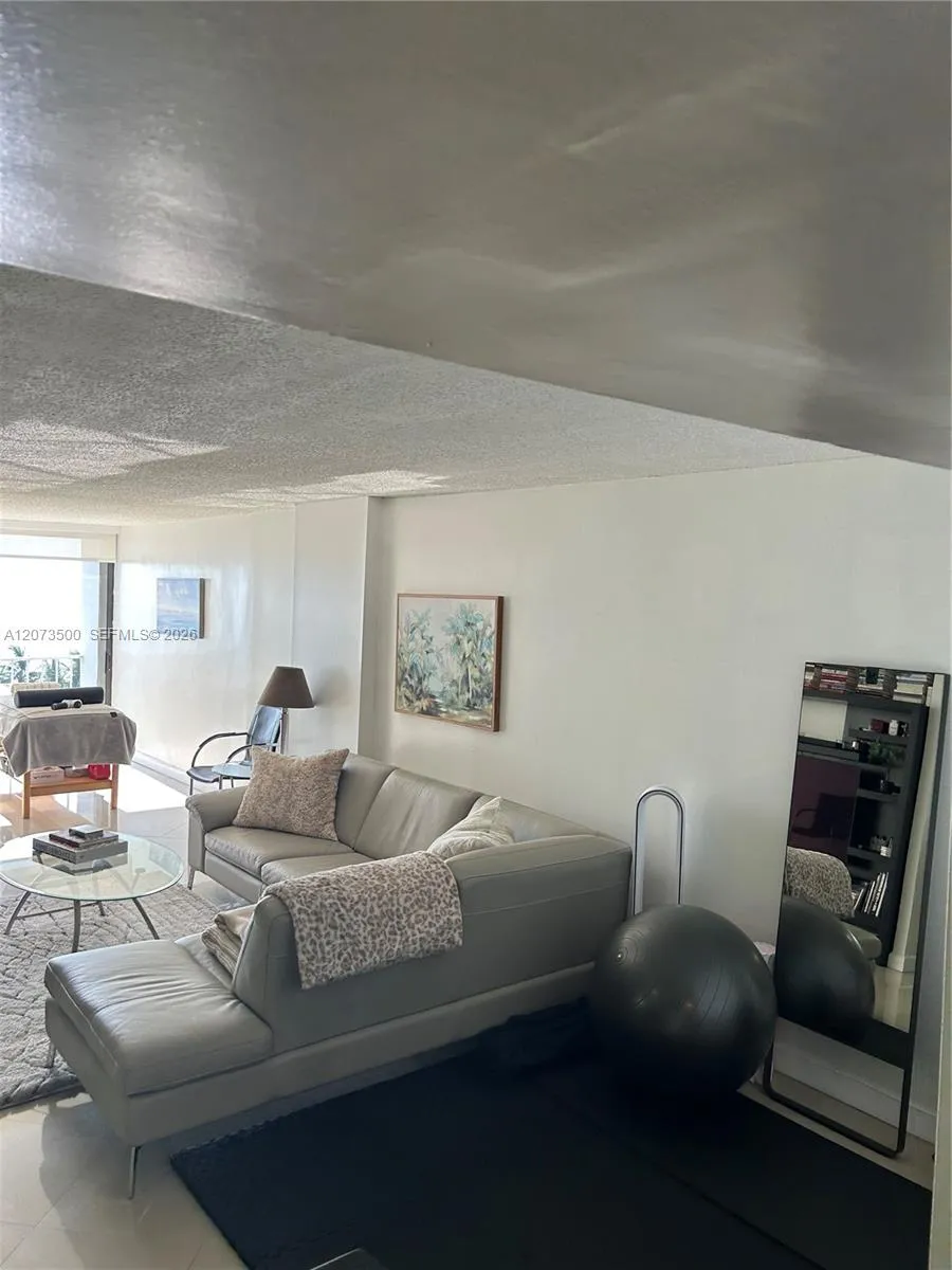 6450 Collins Ave #707 Miami Beach, FL 33141