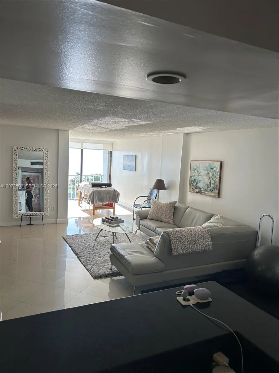 6450 Collins Ave #707 Miami Beach, FL 33141