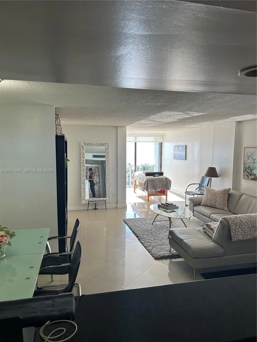 6450 Collins Ave #707 Miami Beach, FL 33141