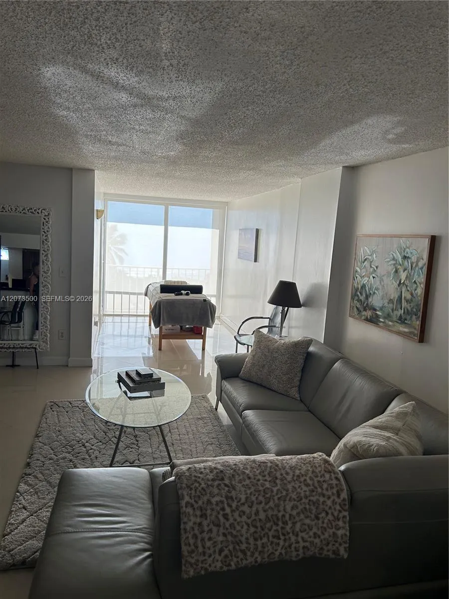 6450 Collins Ave #707 Miami Beach, FL 33141
