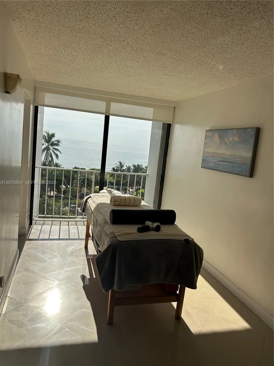 6450 Collins Ave #707 Miami Beach, FL 33141